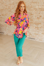 Load image into Gallery viewer, Magic Ankle Crop Skinny Pants in Kelly Green