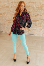 Load image into Gallery viewer, Lizzy Top in Black Paisley
