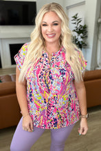 Load image into Gallery viewer, Lizzy Cap Sleeve Top in Pink Abstract Floral