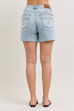 Load image into Gallery viewer, Evelyn Mid Rise Rigid Magic Dad Shorts