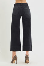 Load image into Gallery viewer, RISEN Tummy Control Mid Rise Crop Wide Pintuck Front Jeans in Black