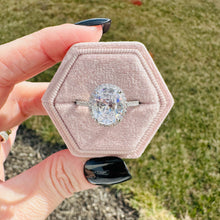 Load image into Gallery viewer, Everleigh Oval Halo Ring