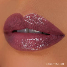 Load image into Gallery viewer, Glow Getter Hydrating Lip Oil in Only Smooches