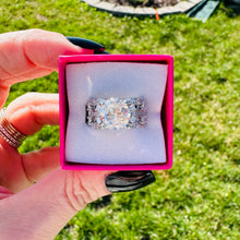Load image into Gallery viewer, Virella Luxe Pavé Statement Ring