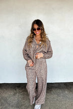 Load image into Gallery viewer, Cheetah Drift Away Joggers