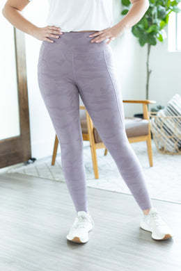 Athleisure Leggings in Purple Camo