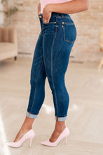 Load image into Gallery viewer, Mid Rise Vintage Cuffed Judy Blue Skinny Capri