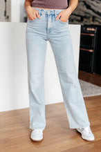 Load image into Gallery viewer, High Rise Control Top Vintage Wash Straight Judy Blue Jeans