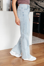 Load image into Gallery viewer, High Rise Control Top Vintage Wash Straight Judy Blue Jeans