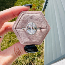 Load image into Gallery viewer, Everleigh Oval Halo Ring