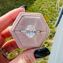 Load image into Gallery viewer, Everleigh Oval Halo Ring