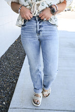 Load image into Gallery viewer, Mid Rise BILLIE Boyfriend LT Light Iced Indigo Judy Blue Jeans