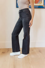 Load image into Gallery viewer, High Rise Classic Straight Judy Blue Jeans in Washed Black