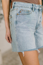 Load image into Gallery viewer, Evelyn Mid Rise Rigid Magic Dad Shorts