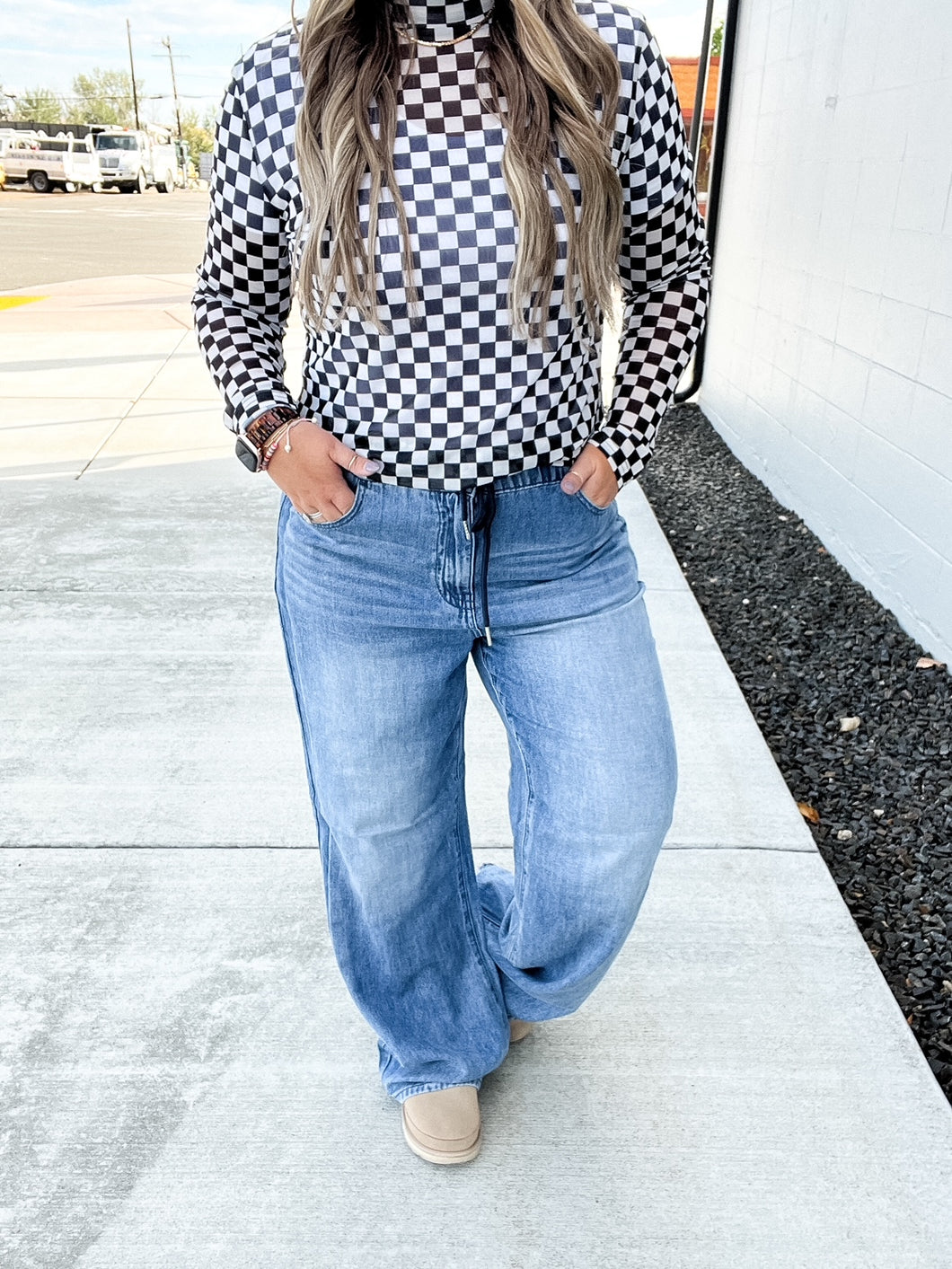 High Waist Wilhemina Elastic WB & Side Panel Judy Blue Jeans