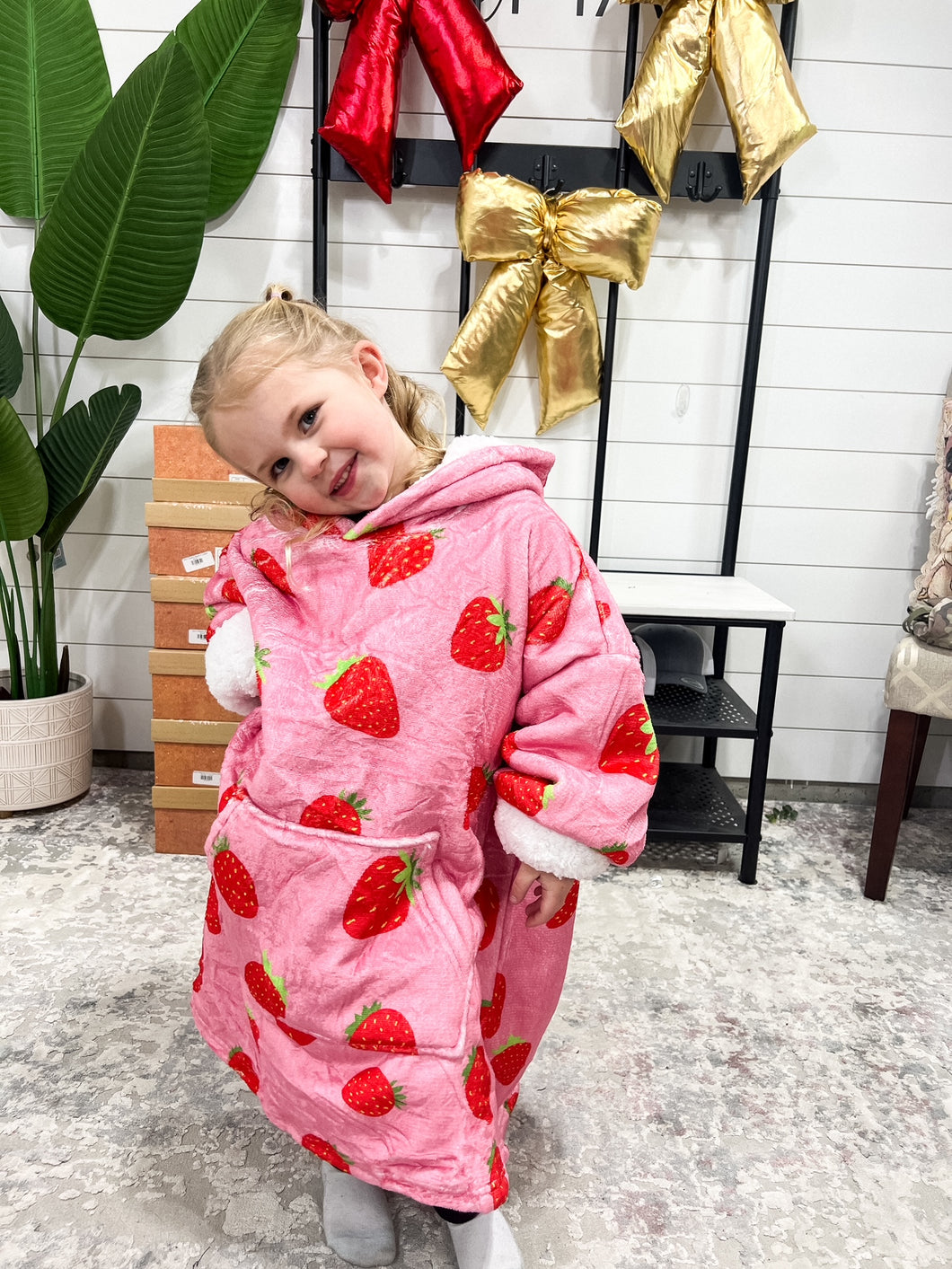 Kids Oversized Hoodie Blanket in Strawberry