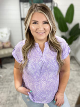 Load image into Gallery viewer, Lizzy Cap Sleeve Top in Lavender and White Floral