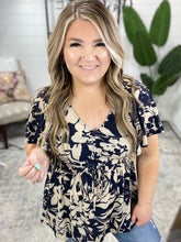 Load image into Gallery viewer, In Contrast Floral V-Neck Top