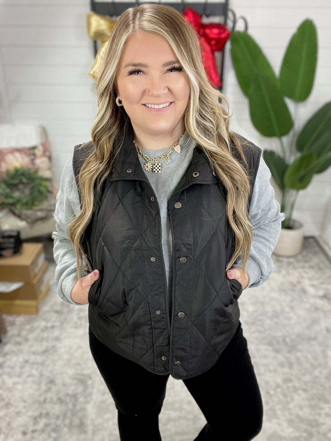 Layering Queen Quilted Puffer Vest in Black