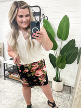 Load image into Gallery viewer, Perfectly Pristine Floral Pencil Skirt