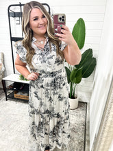 Load image into Gallery viewer, Two Tone Landscape Print Midi Dress