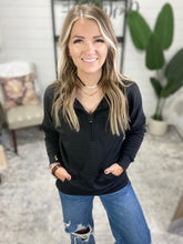 Load image into Gallery viewer, Tatum Quarter Zip - Black