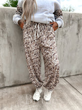 Load image into Gallery viewer, Birdie Duck Camo Cloud Joggers