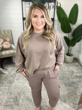Load image into Gallery viewer, Lounge A Lot Cargo Sweatpants in Mocha