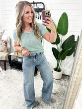 Load image into Gallery viewer, Mid Rise Retro Wide Leg Judy Blue Jeans with Fold-over Waistband