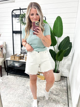 Load image into Gallery viewer, High Waist Rigid Magic Dad Judy Blue Short with Cell Phone Back Pocket