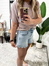 Load image into Gallery viewer, Scallop Hem Embroidered Risen Shorts