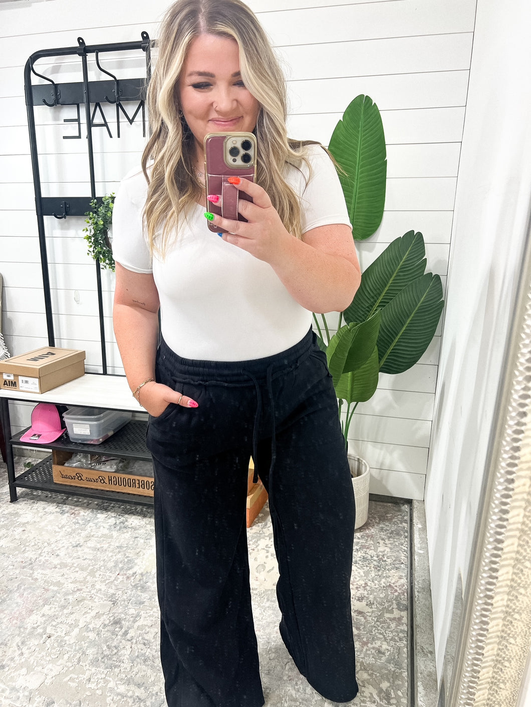 Lounge Line Wide Leg Sweats in Black