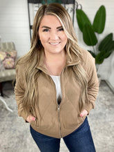 Load image into Gallery viewer, Quilted Jacket With Pockets In Warm Mocha