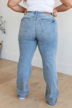 Load image into Gallery viewer, High Rise V Front Waistband Straight Judy Blue Jeans