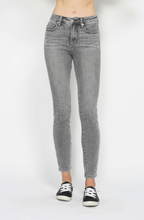 Load image into Gallery viewer, Mid Rise Tummy Control Shield Pocket Skinny Jeans in Gray