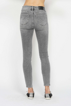 Load image into Gallery viewer, Mid Rise Tummy Control Shield Pocket Skinny Jeans in Gray