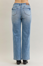Load image into Gallery viewer, Mid-Rise 90&#39;s Straight Rigid Magic Destroy Judy Blue Jeans
