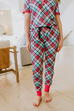 Load image into Gallery viewer, PREORDER: Short Sleeve Jogger PJ Set in Assorted Prints