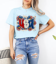 Load image into Gallery viewer, USA Patriotic Daisy Graphic Tee