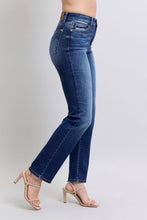 Load image into Gallery viewer, Everyday Essentials Washed Straight Leg Judy Blue Jeans with Pockets