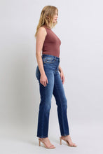 Load image into Gallery viewer, Everyday Essentials Washed Straight Leg Judy Blue Jeans with Pockets