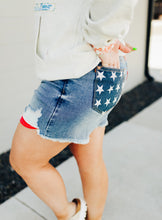 Load image into Gallery viewer, High Rise Americana Flag Print Fray Hem Shorts