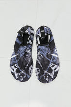 Load image into Gallery viewer, On The Shore Water Shoes in Black Pattern