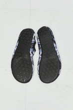 Load image into Gallery viewer, On The Shore Water Shoes in Black Pattern