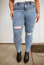 Load image into Gallery viewer, Acid Wash Destroyed Hem Judy Blue Skinny Jeans