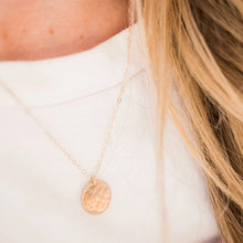 Load image into Gallery viewer, Hammered Disc Necklace