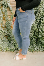 Load image into Gallery viewer, Better Days Vintage Wash Judy Blue Boyfriend Jeans