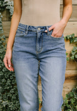 Load image into Gallery viewer, Better Days Vintage Wash Judy Blue Boyfriend Jeans