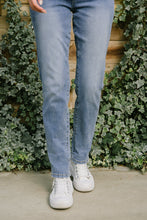 Load image into Gallery viewer, Better Days Vintage Wash Judy Blue Boyfriend Jeans