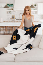 Load image into Gallery viewer, Reese Blanket Family Cuddle Size in Jumbo Floral